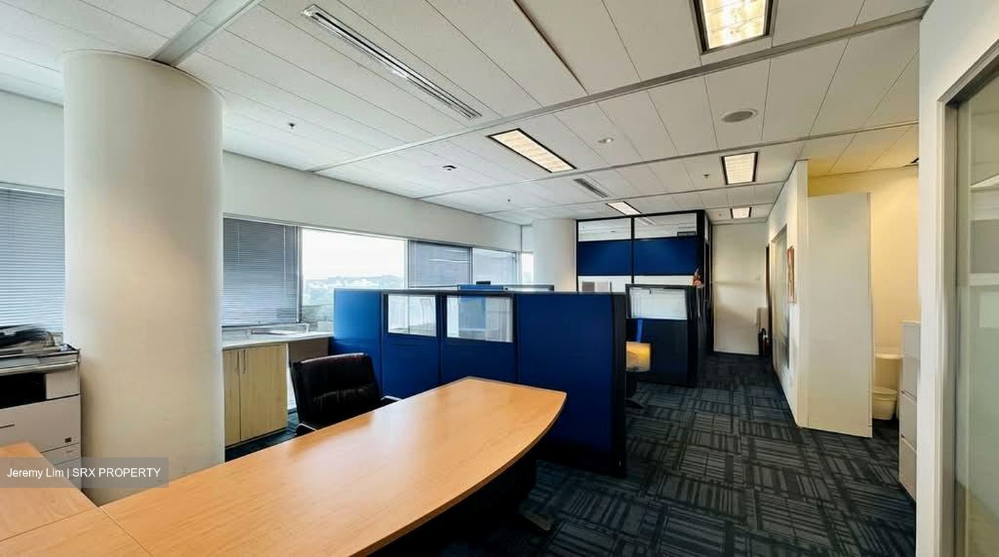 Gateway East (D7), Office #556753141